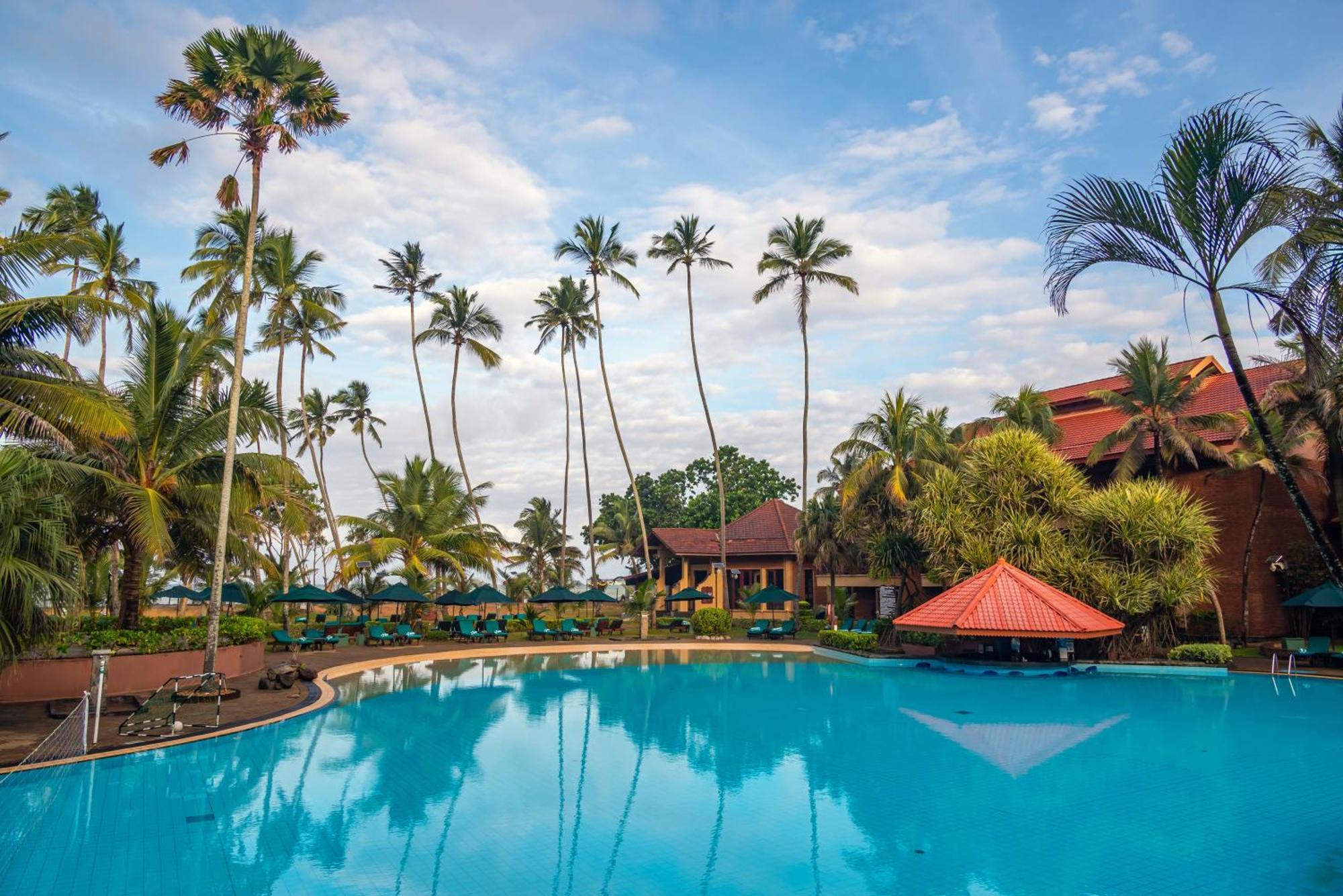 Royal Palms Beach Hotel Kalutara Exterior photo