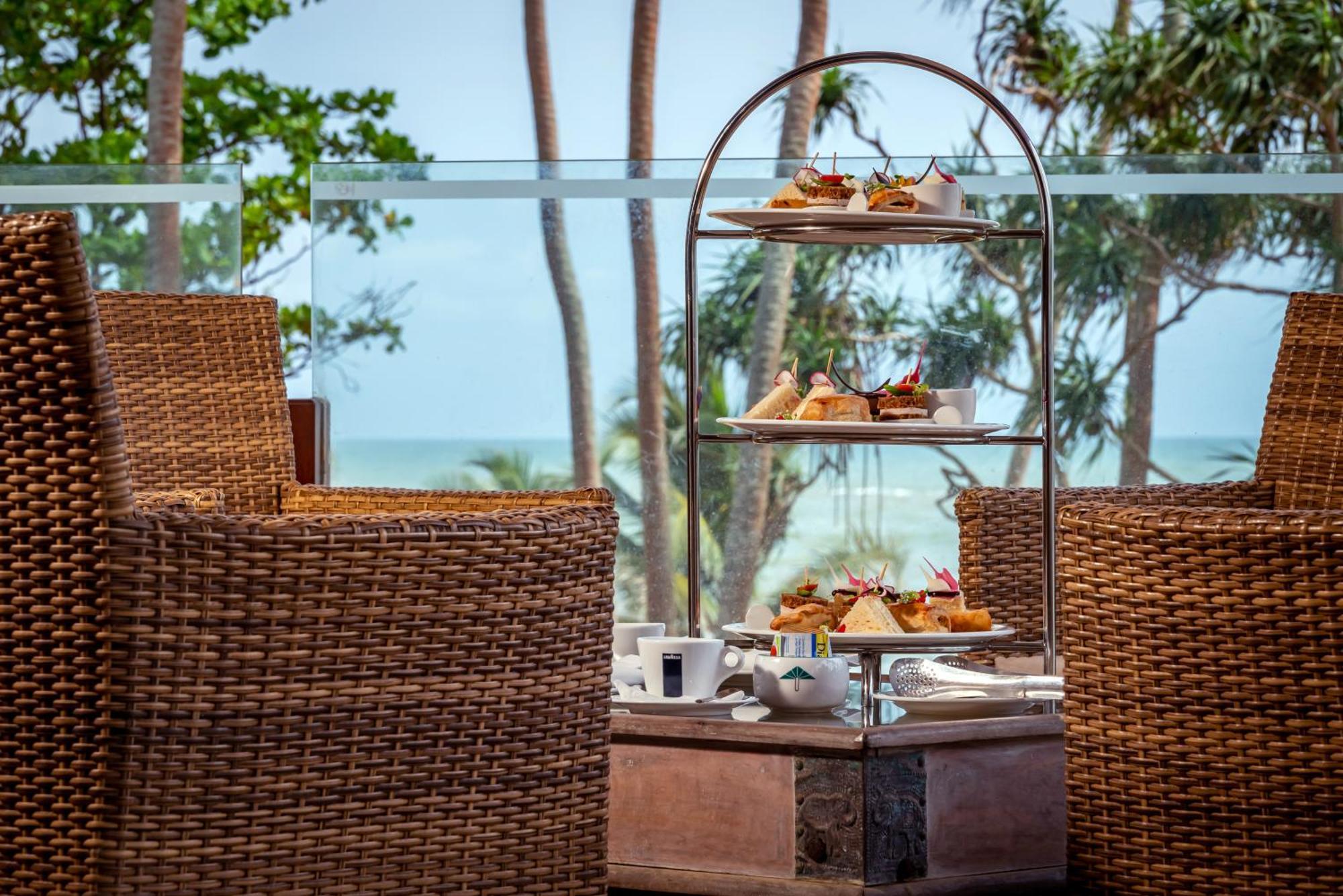 Royal Palms Beach Hotel Kalutara Exterior photo