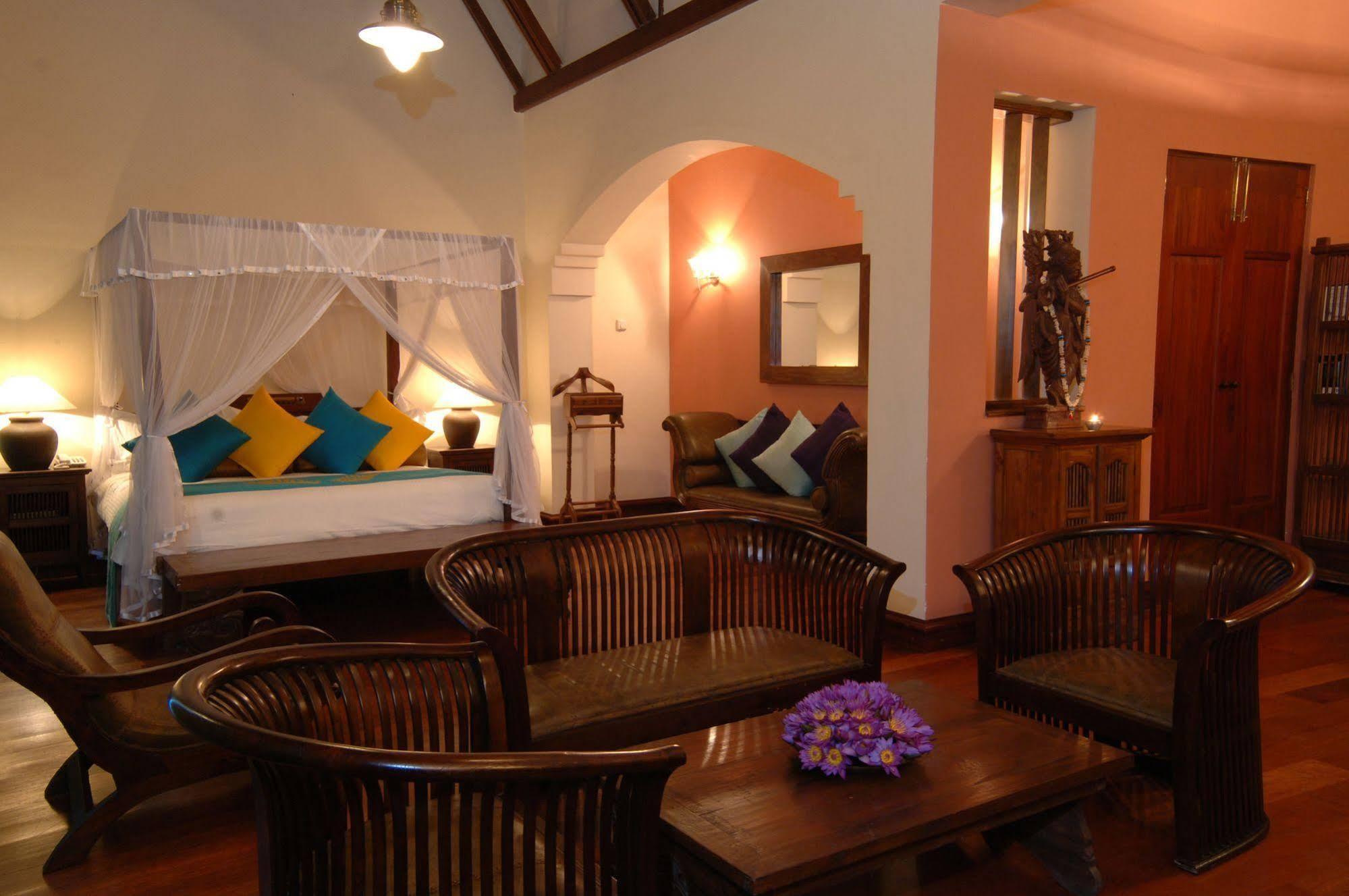 Royal Palms Beach Hotel Kalutara Exterior photo